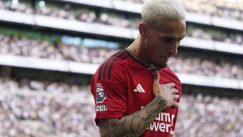 El United aparta al brasileño Antony, acusado de violencia de género El United aparta al brasileño Antony, acusado de violencia de género