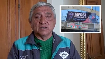 Tras ola de críticas, alcalde de La Paz pide perdón por las vallas de bienvenida a la Selección Argentina Tras ola de críticas, alcalde de La Paz pide perdón por las vallas de bienvenida a la Selección Argentina
