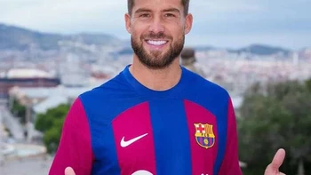 El Barcelona ficha al defensa Iñigo Martínez que llega libre El Barcelona ficha al defensa Iñigo Martínez que llega libre