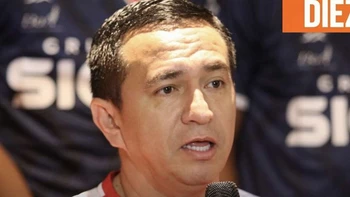 Mario Chávez, presidente de Royal Pari: “Algunos jugadores del club se creen estrellitas” Mario Chávez, presidente de Royal Pari: “Algunos jugadores del club se creen estrellitas”