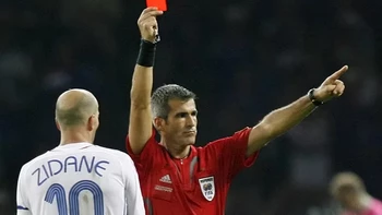 Horacio Elizondo, el mejor árbitro del mundo en 2006, intentará ayudar al arbitraje boliviano Horacio Elizondo, el mejor árbitro del mundo en 2006, intentará ayudar al arbitraje boliviano