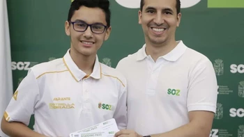 Gobernación colabora a dos esgrimistas cruceños para torneo sudamericano Gobernación colabora a dos esgrimistas cruceños para torneo sudamericano