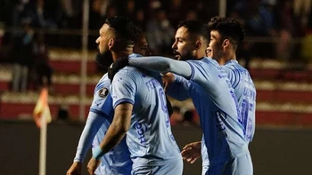 Bolívar dio el primer golpe y superó al Athletico Paranaense por 3-1 Bolívar dio el primer golpe y superó al Athletico Paranaense por 3-1