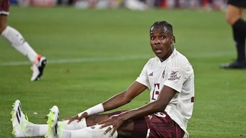 Bayern Múnich condena los mensajes racistas contra su jugador Mathys Tel Bayern Múnich condena los mensajes racistas contra su jugador Mathys Tel
