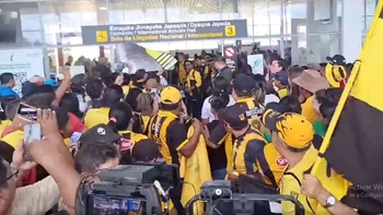 Cobija se tiñó de amarillo y negro con la llegada de The Strongest, que puede ser campeón Cobija se tiñó de amarillo y negro con la llegada de The Strongest, que puede ser campeón