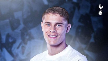 El defensa neerlandés Micky van de Ven ficha por el Tottenham El defensa neerlandés Micky van de Ven ficha por el Tottenham