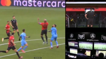 Escándalo: mirá el gol que le anularon a Bolívar ante Athletico Paranaense Escándalo: mirá el gol que le anularon a Bolívar ante Athletico Paranaense