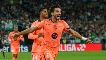 Barcelona supera al Real Betis en un partidazo y mantiene firme su liderato Barcelona supera al Real Betis en un partidazo y mantiene firme su liderato
