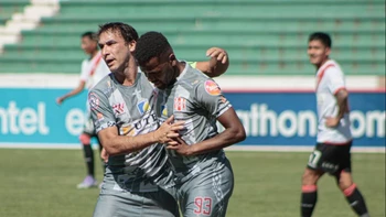 Independiente goleó a Always Ready y aseguró un cupo internacional Independiente goleó a Always Ready y aseguró un cupo internacional