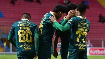 Bolívar supera a Nacional y tiene en bandeja el título de la Copa Bolivia Bolívar supera a Nacional y tiene en bandeja el título de la Copa Bolivia