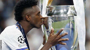 Vinicius vuelve a Europa en un Nápoles-Real Madrid por el liderato Vinicius vuelve a Europa en un Nápoles-Real Madrid por el liderato