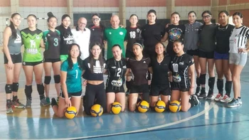Selección boliviana de voleibol sub-17 se alista en Cochabamba para el Sudamericano Selección boliviana de voleibol sub-17 se alista en Cochabamba para el Sudamericano