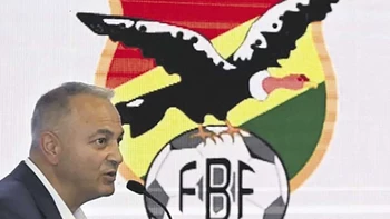 Al final, el fútbol nacional perdió con un gol en contra Al final, el fútbol nacional perdió con un gol en contra
