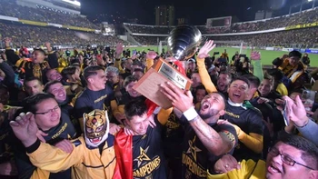 La FBF no hizo entrega del trofeo de campeón a The Strongest La FBF no hizo entrega del trofeo de campeón a The Strongest