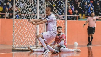 Fantasmas venció a Petrolero en la primera final de la Liga Nacional de Futsal Fantasmas venció a Petrolero en la primera final de la Liga Nacional de Futsal