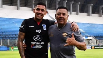Los Adorno fueron rivales por primera vez en el partido Palmaflor-‘U’ de Vinto Los Adorno fueron rivales por primera vez en el partido Palmaflor-‘U’ de Vinto
