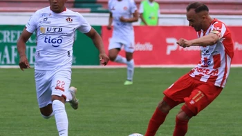 Universitario venció por 2-0 a Independiente en Sucre y sigue soñando con la Sudamericana Universitario venció por 2-0 a Independiente en Sucre y sigue soñando con la Sudamericana