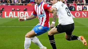 El Girona de Stuani remonta contra el Valencia y se coloca líder provisional El Girona de Stuani remonta contra el Valencia y se coloca líder provisional