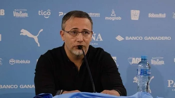 Flavio Robatto: “Para Bolívar la posesión del balón es fundamental” Flavio Robatto: “Para Bolívar la posesión del balón es fundamental”