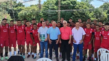 FBF busca dar garantías y evitar paro en el fútbol boliviano: ahora visitó a Guabirá FBF busca dar garantías y evitar paro en el fútbol boliviano: ahora visitó a Guabirá
