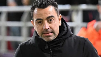 "Estamos en la carrera por cuatro títulos", recuerda Xavi ante las críticas<br />
"Estamos en la carrera por cuatro títulos", recuerda Xavi ante las críticas<br />