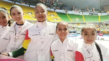Bolivianas brillaron en el Campeonato Sudamericano de gimnasia artística femenina de Colombia Bolivianas brillaron en el Campeonato Sudamericano de gimnasia artística femenina de Colombia