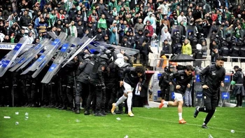 Nuevos incidentes en Turquía tras el regreso del fútbol Nuevos incidentes en Turquía tras el regreso del fútbol