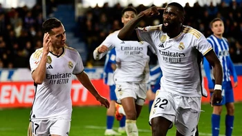Real Madrid llegó a la cima de la Liga española con agónico triunfo ante el Alavés Real Madrid llegó a la cima de la Liga española con agónico triunfo ante el Alavés