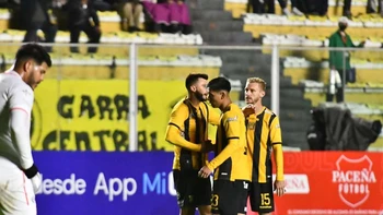 El campeón comenzó con pie derecho: The Strongest goleó por 3-0 a Real Santa Cruz El campeón comenzó con pie derecho: The Strongest goleó por 3-0 a Real Santa Cruz