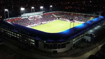 El estadio Municipal de Villa Ingenio se estrenó a nivel internacional El estadio Municipal de Villa Ingenio se estrenó a nivel internacional
