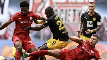 Dortmund pierde contra Leipzig y desaprovecha el tropiezo del Bayern<br />
Dortmund pierde contra Leipzig y desaprovecha el tropiezo del Bayern<br />