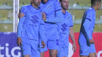 Bolívar remontó y venció a Aurora por 3-1 en la primer semifinal de Copa Bolívar remontó y venció a Aurora por 3-1 en la primer semifinal de Copa