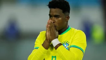 Brasil denuncia insultos racistas contra familiares de Endrick en el Preolímpico Brasil denuncia insultos racistas contra familiares de Endrick en el Preolímpico