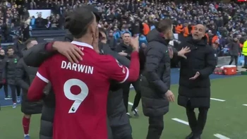 Pep Guardiola y Darwin Núñez tuvieron un encontronazo Pep Guardiola y Darwin Núñez tuvieron un encontronazo