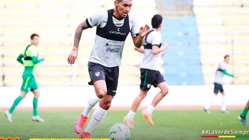 La selección, entre acusaciones contra su DT y la presión de Fabol que exige el reinicio del campeonato La selección, entre acusaciones contra su DT y la presión de Fabol que exige el reinicio del campeonato