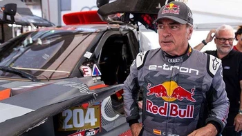 Carlos Sainz acaricia su cuarto Dakar Carlos Sainz acaricia su cuarto Dakar
