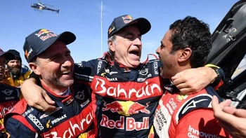 El piloto español Carlos Sainz gana su cuarto Dakar a los 61 años El piloto español Carlos Sainz gana su cuarto Dakar a los 61 años