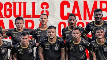 Real Santa Cruz sacó una nueva camiseta conmemorativa al día del padre Real Santa Cruz sacó una nueva camiseta conmemorativa al día del padre