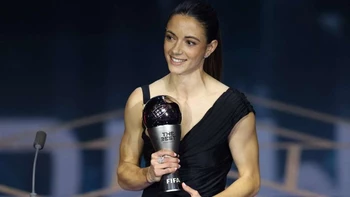 Aitana Bonmatí fue elegida mejor jugadora en los premios de la FIFA Aitana Bonmatí fue elegida mejor jugadora en los premios de la FIFA
