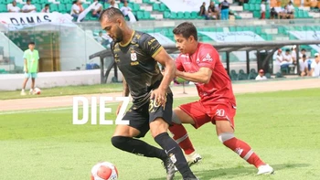 Real Santa Cruz y Guabirá empataron 1-1 con suspenso sobre el final del partido Real Santa Cruz y Guabirá empataron 1-1 con suspenso sobre el final del partido