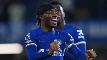 Chelsea gana 2-0 el derbi al Tottenham y se acerca a puestos europeos Chelsea gana 2-0 el derbi al Tottenham y se acerca a puestos europeos