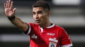 Los árbitros chilenos se mantienen para la final del torneo Apertura en Entre Ríos Los árbitros chilenos se mantienen para la final del torneo Apertura en Entre Ríos