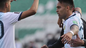 Argentina aprovechó el bajón de Bolivia para empatar (1-1) Argentina aprovechó el bajón de Bolivia para empatar (1-1)