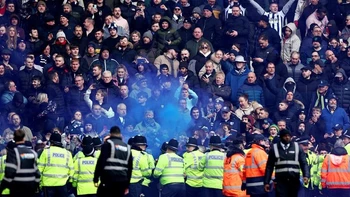 Interrumpido un partido de Copa de Inglaterra por incidentes en las gradas Interrumpido un partido de Copa de Inglaterra por incidentes en las gradas