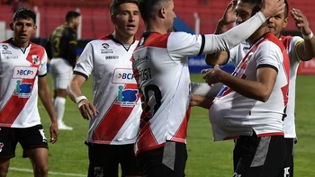 Nacional Potosí hunde a Real Santa Cruz en la tabla acumulada con una victoria por 1-0 Nacional Potosí hunde a Real Santa Cruz en la tabla acumulada con una victoria por 1-0