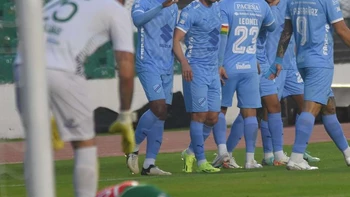 Bolívar goleó a Tomayapo por 4-1 y se levantó luego del traspié internacional Bolívar goleó a Tomayapo por 4-1 y se levantó luego del traspié internacional