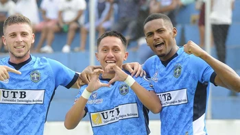 San Antonio liquidó a Independiente: 6-1 en la ida, y medio cupo para la final del Torneo Apertura San Antonio liquidó a Independiente: 6-1 en la ida, y medio cupo para la final del Torneo Apertura