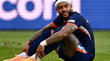 La cinta de pelo que luce Depay en la Eurocopa causa furor en Países Bajos La cinta de pelo que luce Depay en la Eurocopa causa furor en Países Bajos