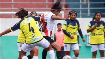 Una goleada marca histórico arranque de la Liga Femenina de Fútbol de Bolivia Una goleada marca histórico arranque de la Liga Femenina de Fútbol de Bolivia