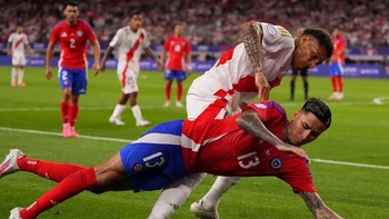 Chile y Perú se estrenan con empate 0-0 en la Copa América Chile y Perú se estrenan con empate 0-0 en la Copa América